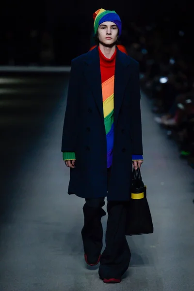 Look 12